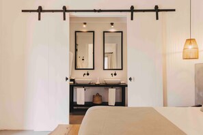 Deluxe Suite | Bathroom | Shower, free toiletries, hair dryer, bathrobes - Finca Serena Mallorca, Small Luxury Hotels (Montuiri)