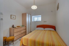 1 bedroom, free WiFi, bed sheets - Charming 1BR Apartment for Two with Pet-Friendly Touch (Veli Lošinj)