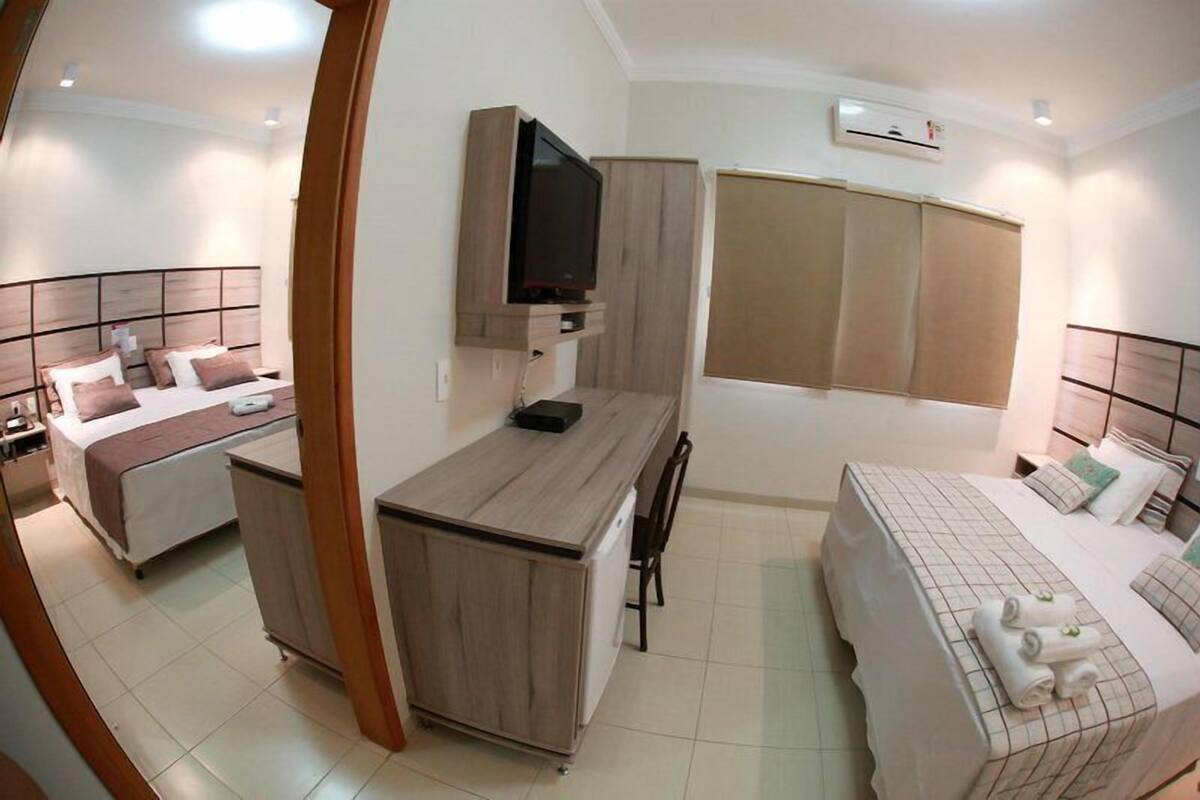 Suite, Non Smoking (Quádruplo) | Minibar, WiFi (free), bed sheets