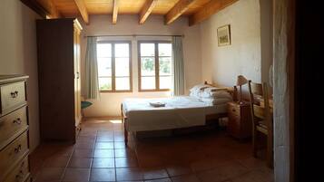 5 chambres, fer et planche Ă  repasser, draps fournis