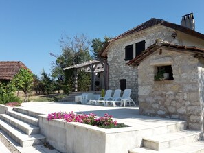 المنطقة المحيطة بالمنشأة