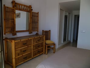 2 bedrooms, in-room safe, iron/ironing board, free WiFi