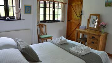 Barley Cottage | Iron/ironing board, free WiFi, bed sheets