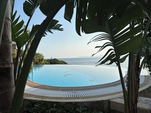 Villa Cap Jano. Exclusive villa on a secluded beach with Infinity Pool