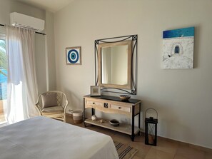 4 chambres, coffres-forts dans les chambres, bureau
