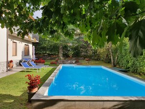 Outdoor pool - Villa & private pool in  village, restaurants, pizza oven, free organic produce (Castiglione di Garfagnana)