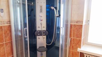 Deluxe Apartment, 2 Bedrooms, Sauna, City View | Bathroom shower