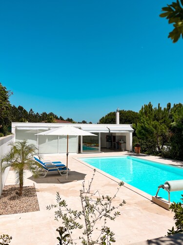 Ferienwohnung mit Salzwasserpool, Poolhaus, Sauna und Bergpanorama bei Nazaré