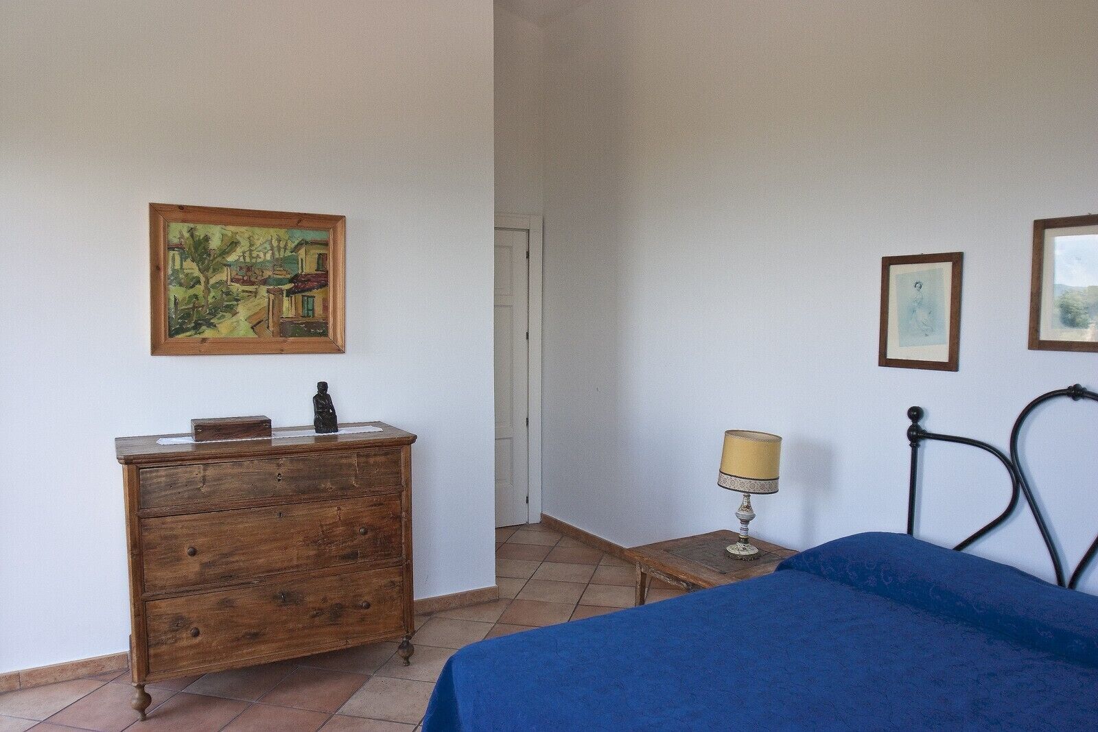 Completely remodeled in 2022. Villa, panoramic lake view, private swimming pool