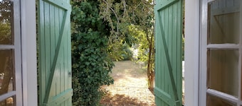 Detached villa in Les Mathes with private heated pool - Villa Cachée (Sleeps 10)