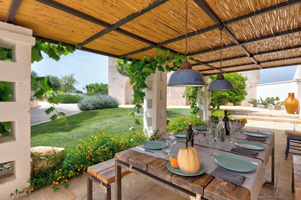 Outdoor dining