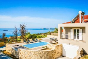 Außenpool, Liegestühle