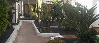 2 sengs første etasje i lite kompleks og nær alle fasiliteter 1 minutt strandpromenade