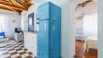 3 bedrooms, iron/ironing board, travel crib, free WiFi