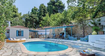 The Blue Cottage | Family friendly and peaceful