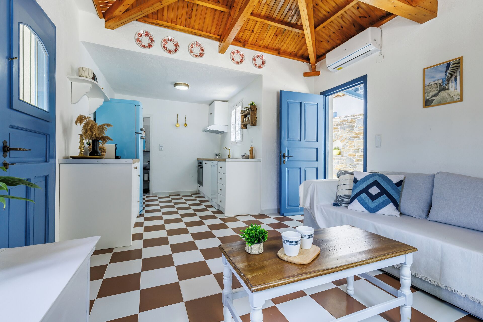 TV, fireplace, DVD player