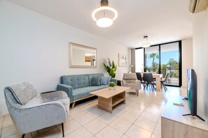 Télévision, jeux vidéo, lecteur de DVD, livres