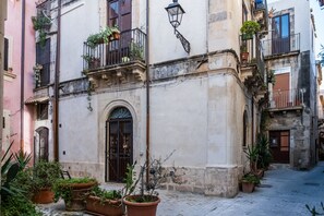 Exterior - Ortigia / Elegant historical apartment with Sea and Roof top views (Siracusa)