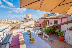 Outdoor dining - Ortigia / Elegant historical apartment with Sea and Roof top views (Siracusa)