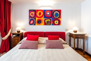 2 bedrooms, iron/ironing board, travel cot, free WiFi