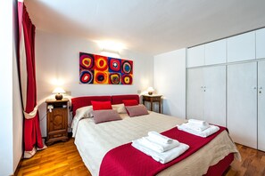 2 chambres, fer et planche à repasser, lit parapluie, Wi-Fi gratuit
