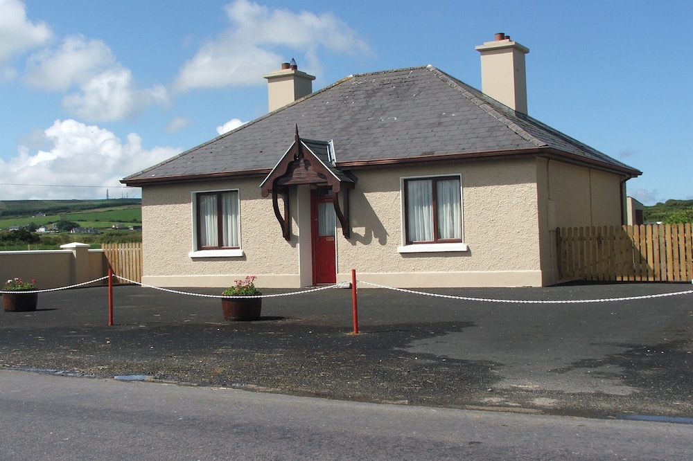Detached Cottage on the Wild Atlantic Way, Ballybunion.