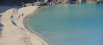 200 MQ DI VILLA CON VASTO GIARDINO VICINO AL MARE