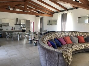 Flat-screen TV, stereo - 200 SQM OF VILLA WITH LARGE GARDEN NEAR THE SEA (aglientu)