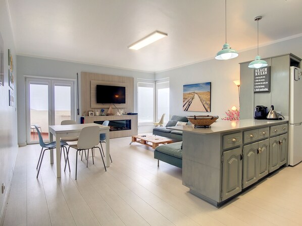 Interior - Sea Beach and horizon views (Praia da Areia Branca Lourinhã)