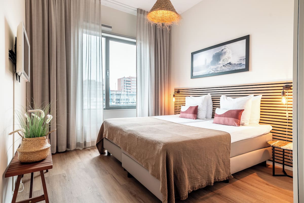 Apartment, 1 bedroom (No.56) | Brankas, kedap suara, setrika/meja setrika, dan Wi-Fi gratis