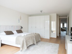 Appartement, 2 slaapkamers (Nr. 22B) | Een kluis op de kamer, individueel gedecoreerd, individueel gemeubileerd