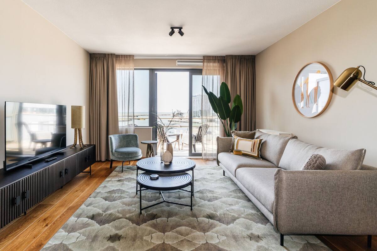 Apartment, 1 bedroom (No. 40A) | Ruang keluarga | Smart TV