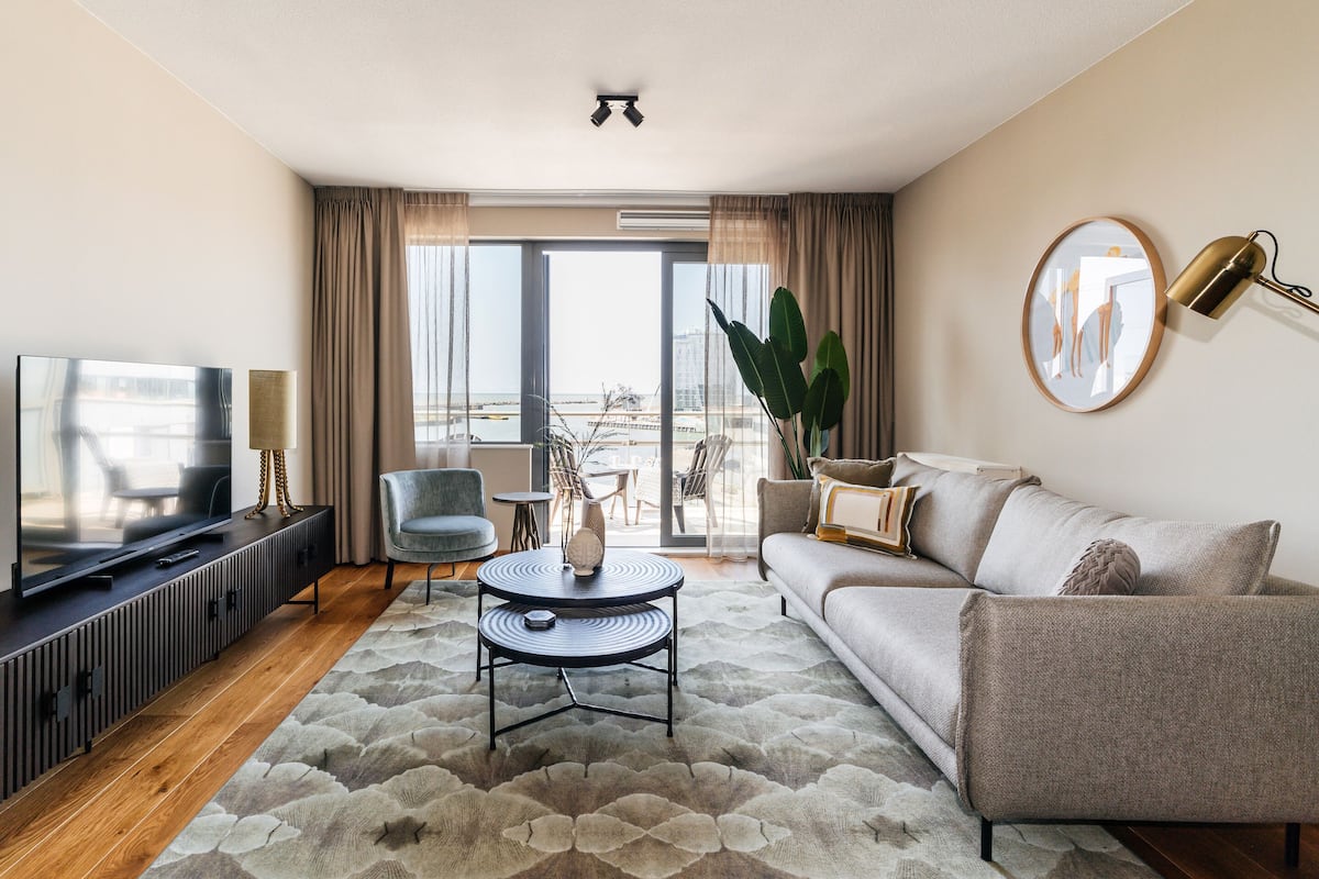 Apartment, 1 bedroom (No. 40A) | Living room | Smart TV