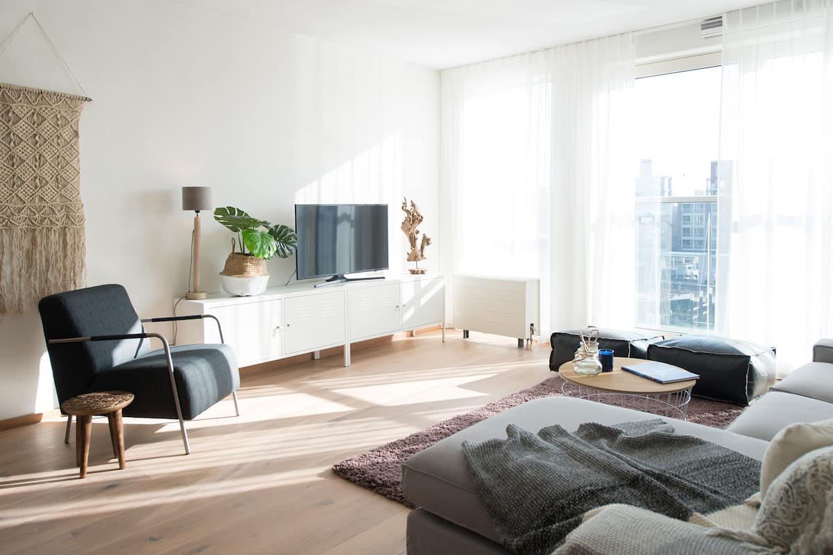 Apartment, 1 Bedroom (Nr. 28B) | Living room | Smart TV