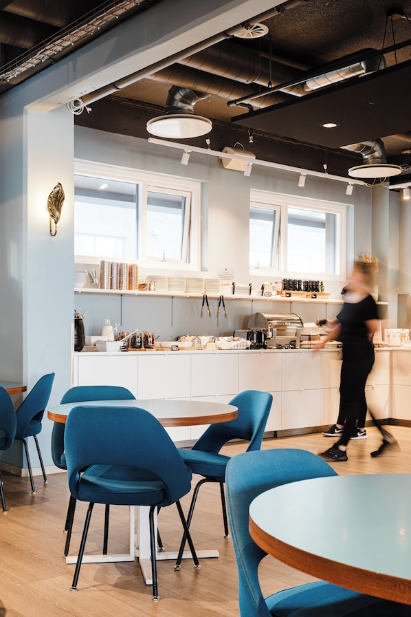 Free daily continental breakfast