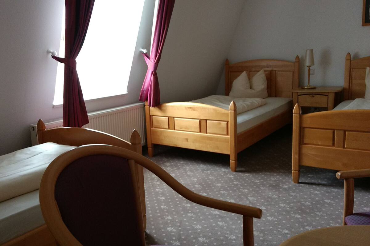 Habitación triple | Cunas gratuitas, camas extra, wifi gratis y ropa de cama