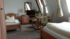 Habitación estándar con 2 camas individuales | Cunas gratuitas, camas extra, wifi gratis y ropa de cama