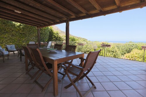 Villa Noemi seaview and beautiful garden... Unforgettable holiday!