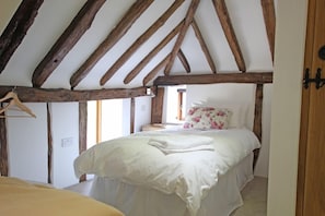 5 slaapkamers, een strijkplank/strijkijzer, internet, beddengoed