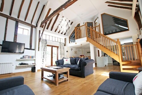 The Coach House - 5 Star Traditional Barn Conversion In English Countryside