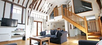 The Coach House - 5 Star Traditional Barn Conversion In English Countryside