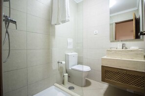 Ducha, secador de pelo, toallas