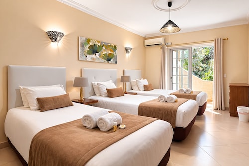 Villa Panoramica | 5 Bedrooms | Panoramic Views | Estói