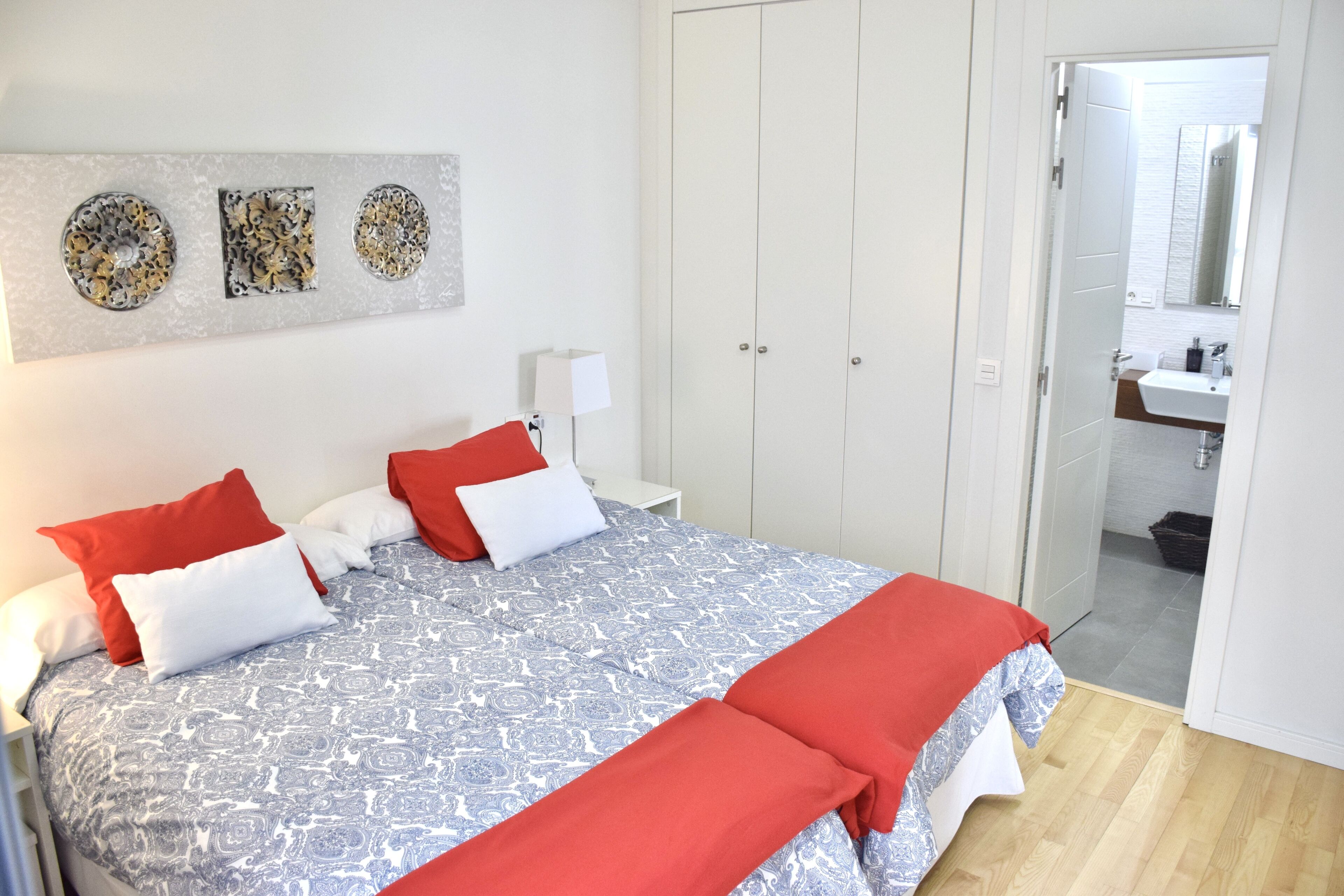 Next to b. from SANTA CRUZ. PARKING (FREE).