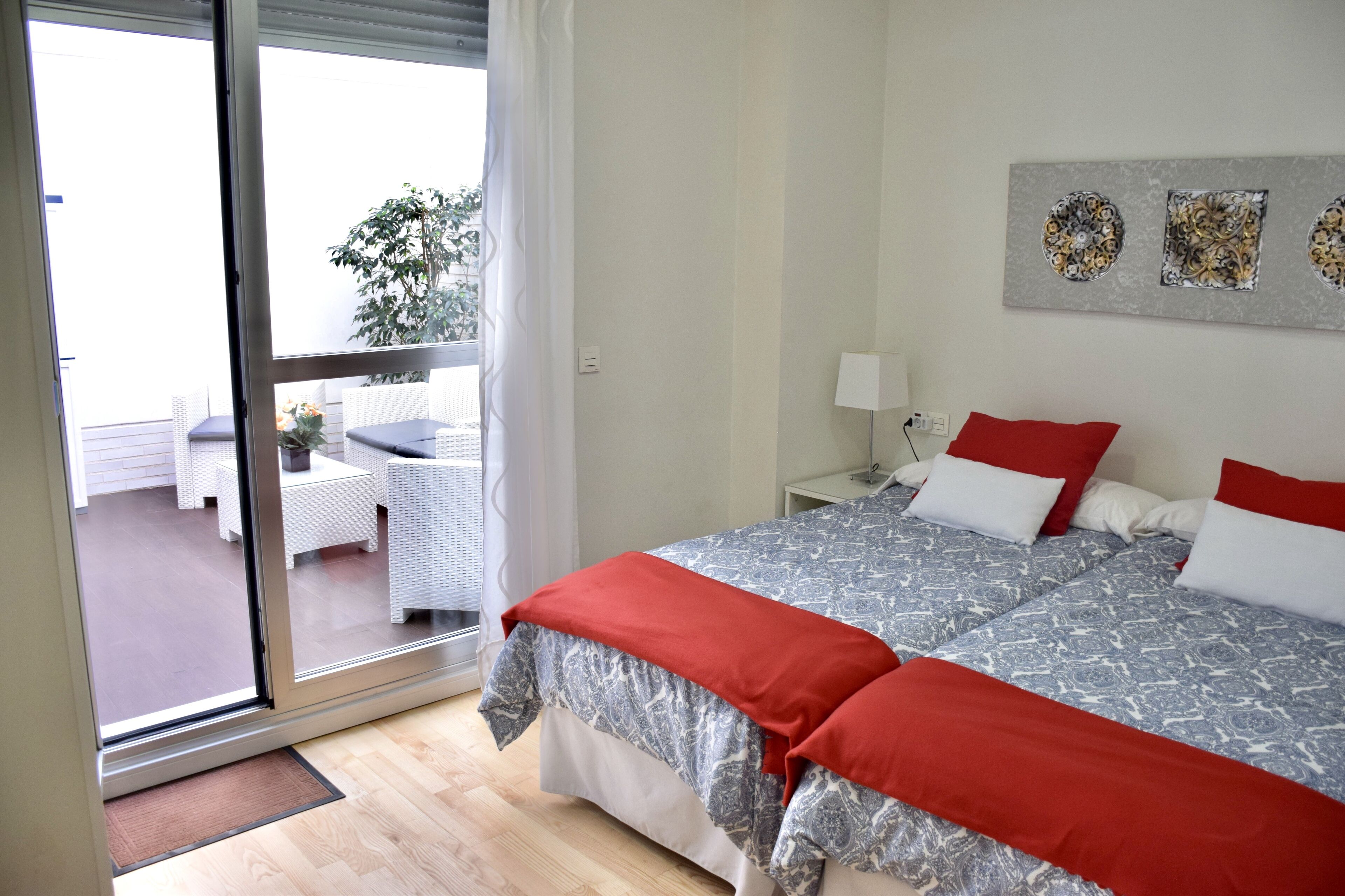 Next to b. from SANTA CRUZ. PARKING (FREE).