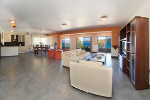 Smart-TV, DVD-Player, Bücher