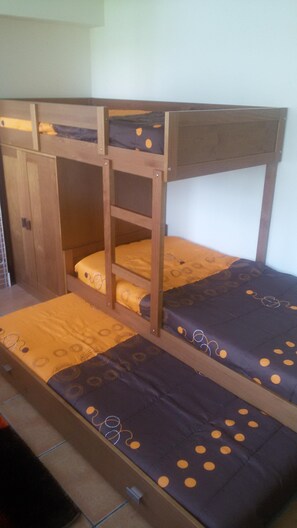 3 bedrooms, iron/ironing board, travel cot, free WiFi