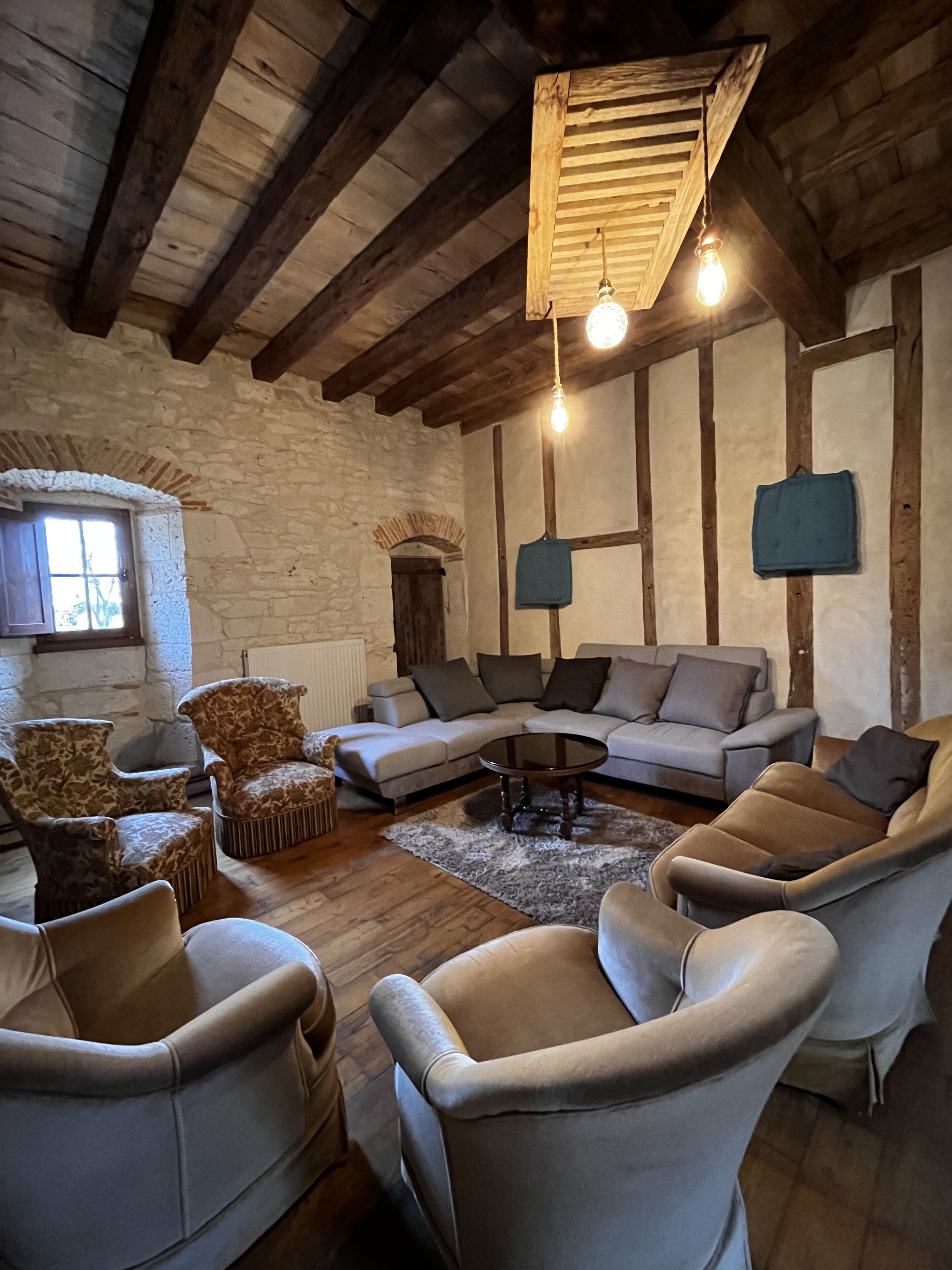 Tv, dvd-afspiller, bordfodbold, bordtennisbord