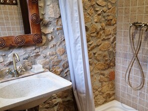 Bañera y toallas