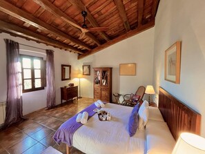 5 dormitorios, tabla de planchar con plancha, Internet y ropa de cama